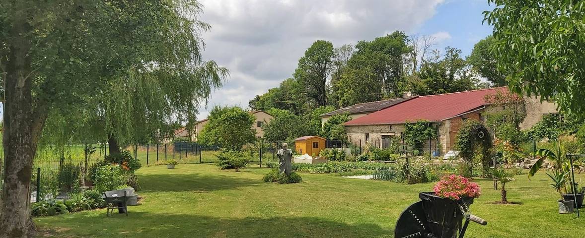 Gîte pour 12 personnes, avec terrasse ainsi que piscine et jardin dans Haute-Marne - 2