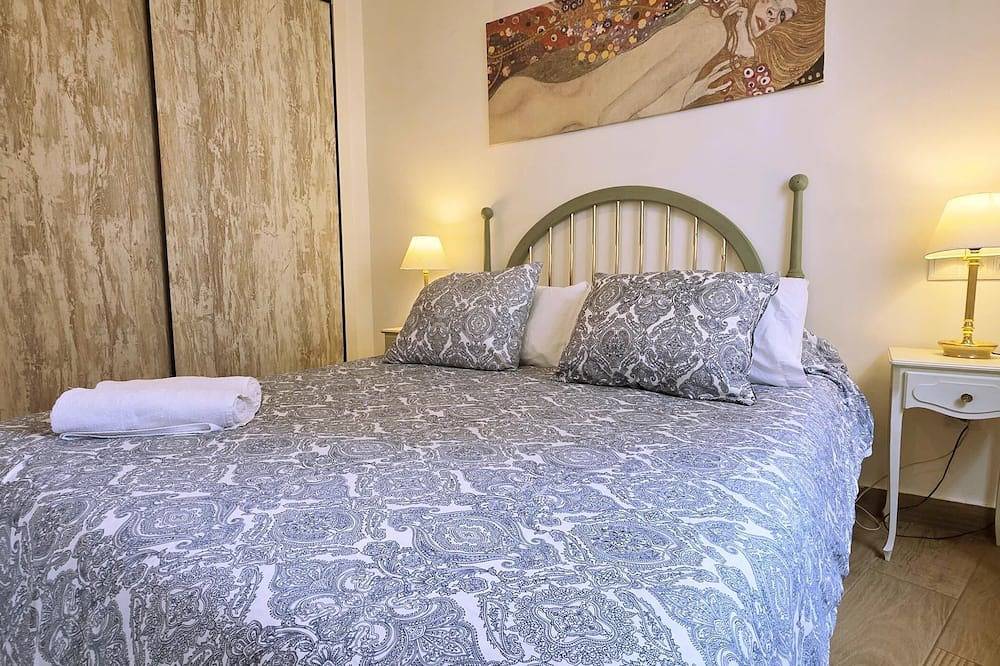 Entire apartment, V2 Casa del Castillo Vut entreplanta in La Adrada, Ávila Region