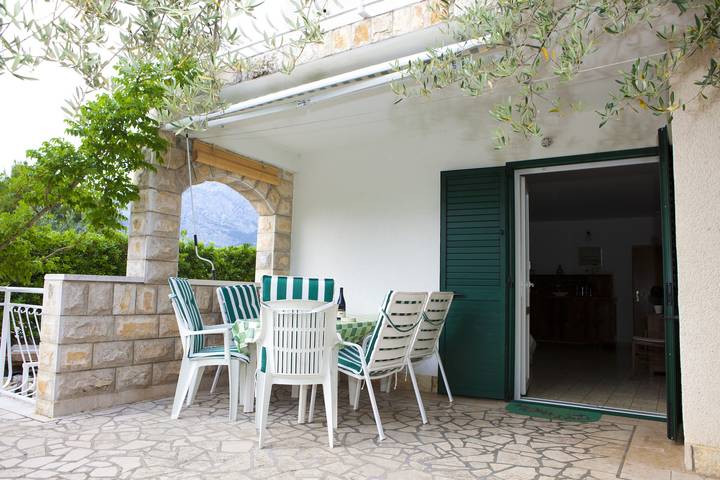 Apartament wakacyjny dla 4 osób, z balkon/ taras w Promajna