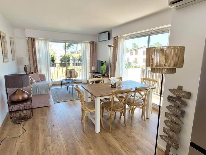 Gîte pour 2 personnes, avec terrasse et vue dans Plage de Vallières