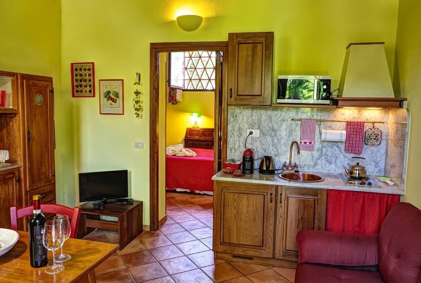 Geheel appartement, Country Suite Ciliegio tweekamerappartement voor 2 met tuin en zwembad in Bagno a Ripoli, Valdarno