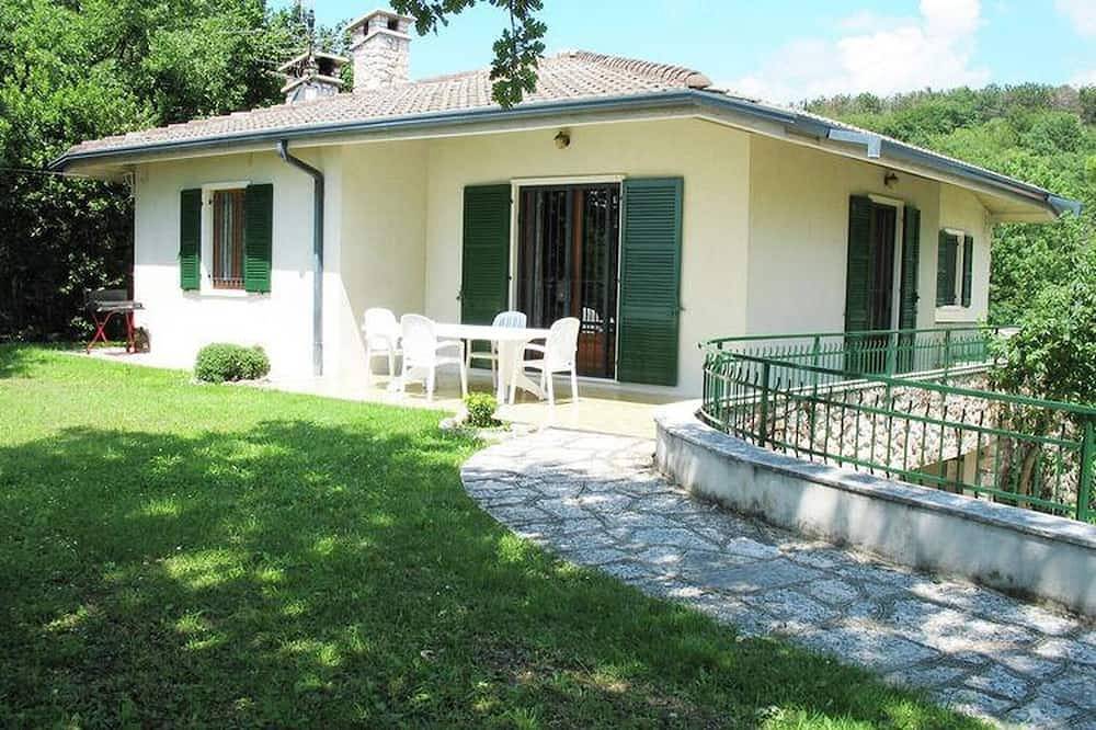 Villa pour 8 Personnes dans Torri del Benaco, Montagnes autour du lac de Garde