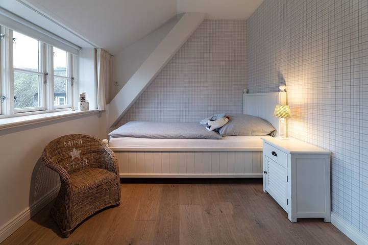 Ganze Wohnung, Stilvoll wohnen im Reetdachhaus – Kapitäns Flügel im Herzen von Nieblum in Nordfriesische Inseln (Schleswig-Holstein) (Schleswig-Holstein), Nieblum