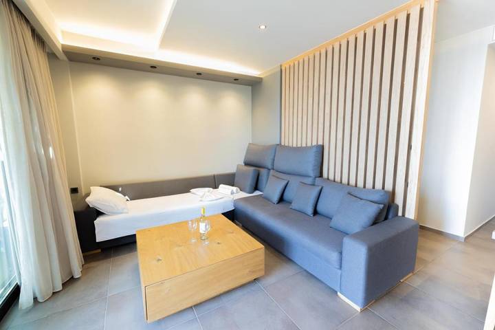 Location de vacances pour 3 personnes, avec Jacuzzi ainsi que Terrasse et Vue dans Stalos - 4
