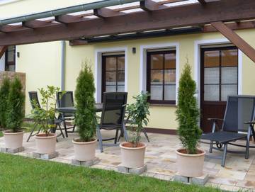 Ferienwohnung für 3 Personen, mit Terrasse und Garten in Senftenberg