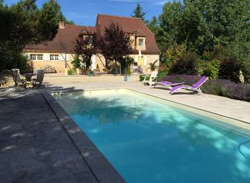 Gîte pour 4 personnes, avec terrasse ainsi que jardin et piscine à Tursac