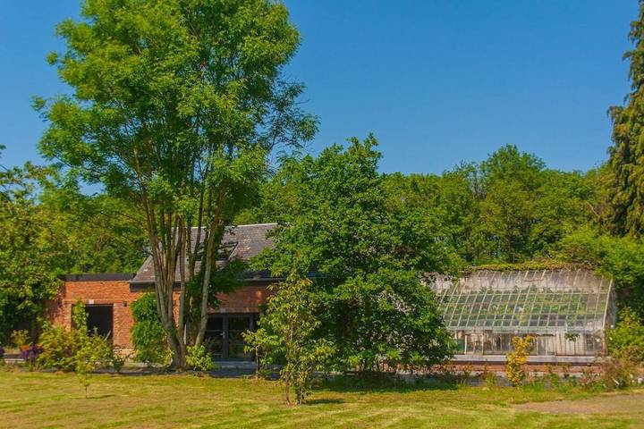 Location de vacances pour 4 personnes, avec Jacuzzi et Terrasse ainsi que Jardin et Piscine à Assesse