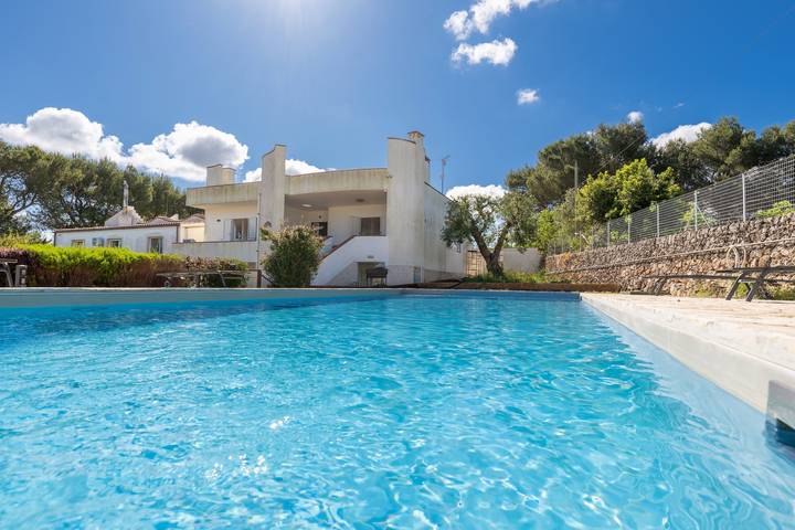 Villa pour 6 personnes, avec Balcon ainsi que Jacuzzi et Jardin
