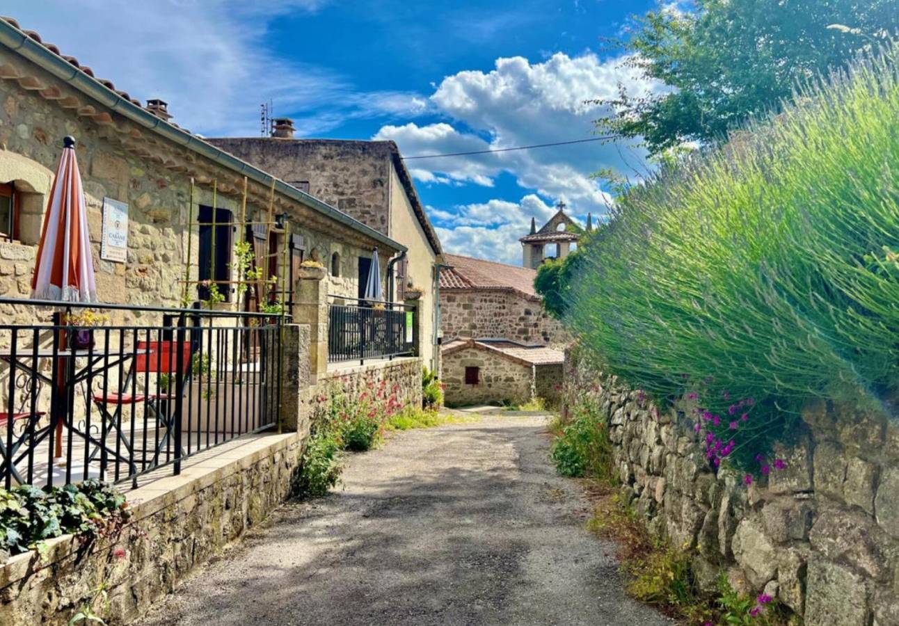 Gîte « Le Nid » avec jardin commun et Wi-Fi in Chazeaux, Parc naturel régional des Monts d'Ardèche
