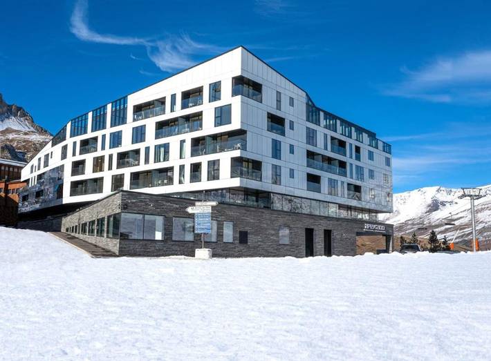 Hôtel pour 3 personnes, avec piscine et terrasse ainsi que sauna et jacuzzi, animaux acceptés