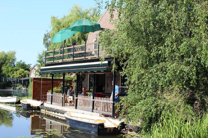 Vakantieappartement voor 3 personen, with Balkon and Terras as well as Sauna and Uitzicht op het meer in Langedijk