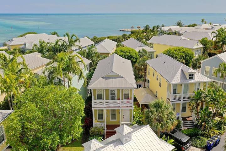 Ferienhaus für 6 Personen, mit Balkon und Pool - 1