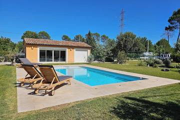 Gîte pour 4 personnes, avec jardin et terrasse, animaux acceptés à Les Arcs (Var)