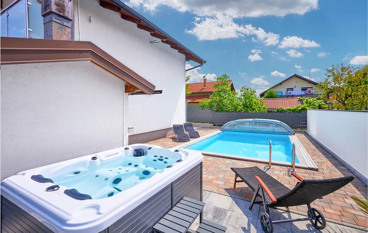 Gemütliche 2-Zimmer-Wohnung mit Pool und Terrasse in Dugo Selo – 800 m vom Stadtzentrum entfernt in Dugo Selo, Zagreb und Umgebung