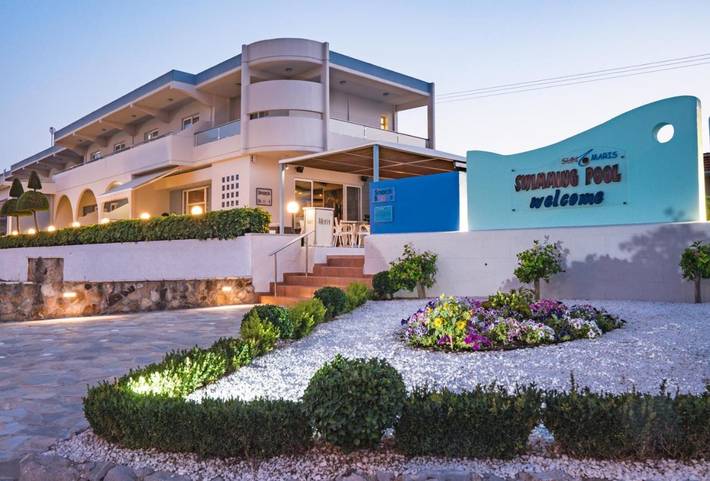 Appart’hôtel pour 2 personnes, avec piscine et jardin ainsi que jacuzzi et bassin pour enfant