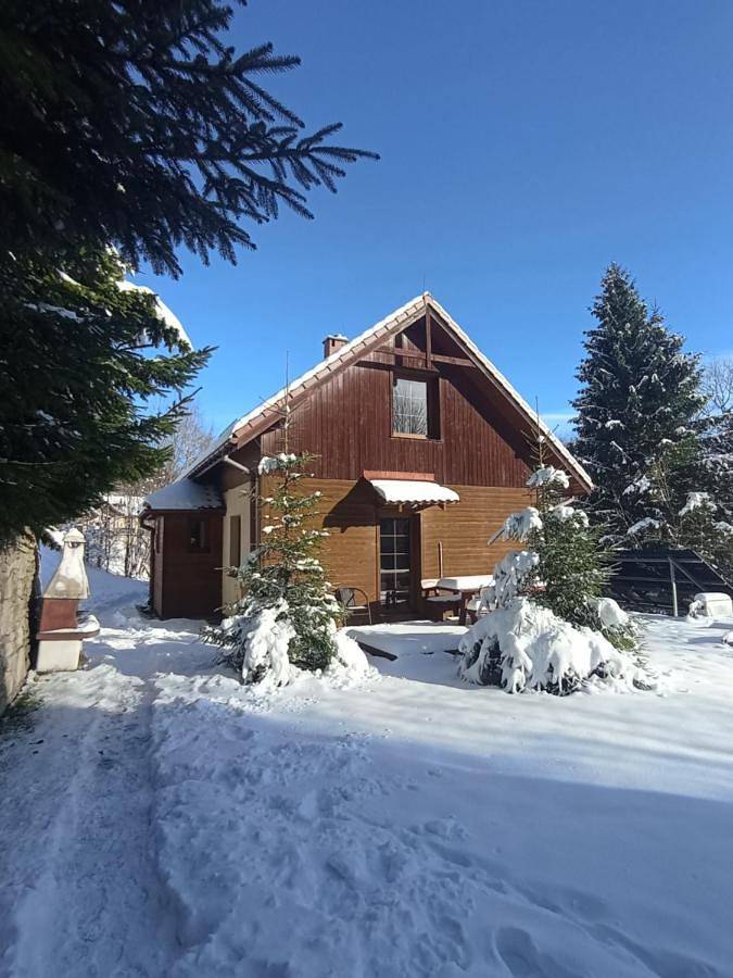 Ferienwohnung für 10 Personen, mit Sauna und Ausblick sowie Pool und Garten, mit Haustier in Sienna