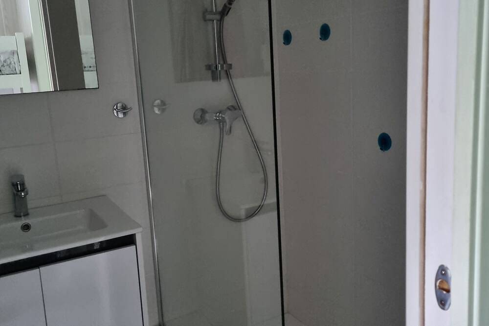 Entire apartment, Waterfront Studio in Elne, Côte d'Améthyste