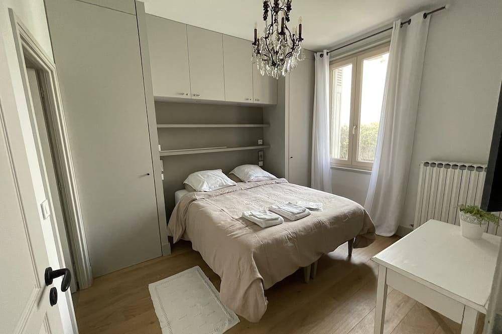 Avec piscine privée et face la plage, villa de caractère au coeur de la station in Saint-Palais-sur-Mer, Côte de Beauté