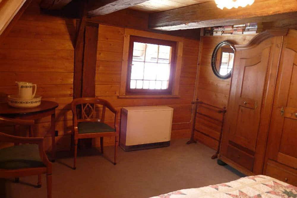 Ganze Wohnung, Gemütliche Ferienwohnung in wunderschönem historischen Schwarzwaldhaus s'Donisls in Obermünstertal, Münstertal