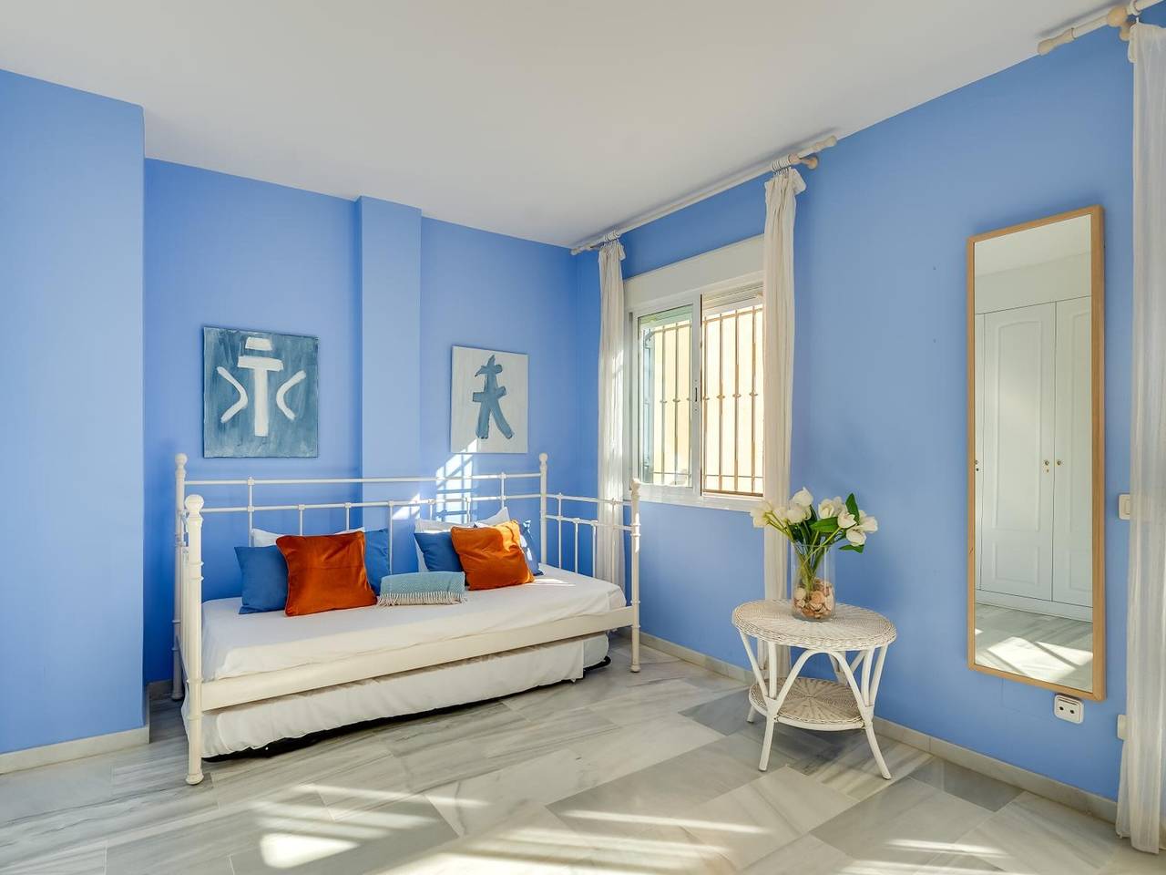 Luxuriöses Strandhaus mit privatem Garten, Bbq & Zugang zu 5 Pools! in Marbella West, Marbella