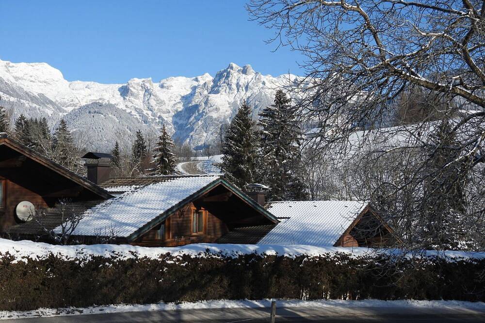 Stunning private villa for 9 guests with Wifi, Tv, terrace, pets allowed, panoramic view and par... in Bischofshofen, Ski Amadé