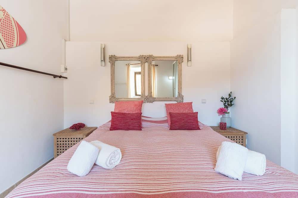 Bungallow on Benagil Beach in Lagoa, Faro District