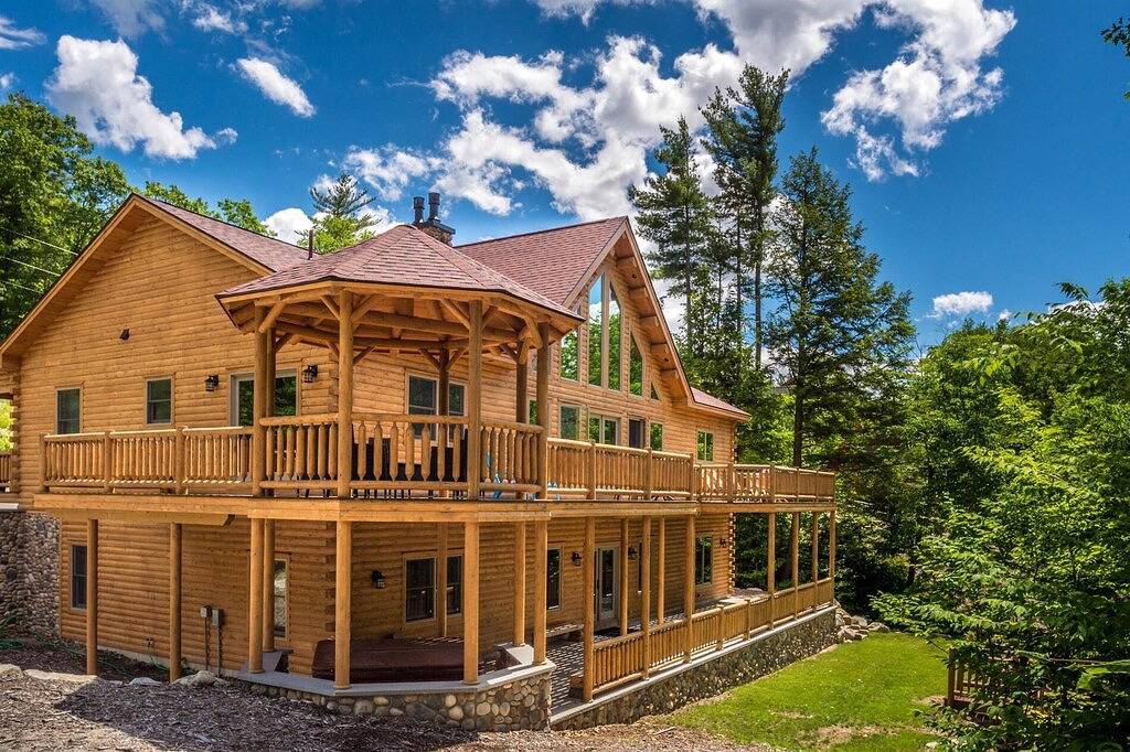 Rediker Retreat- Authentic Riverfront Luxury Log Home in Newry, Sunday River