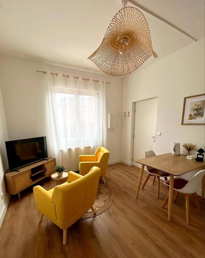 Appartement entier, Appart neuf Lit Queensize Parking gratuit 2 pers in Bavilliers, Territoire de Belfort