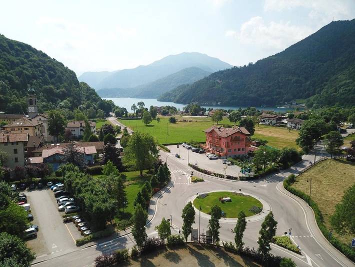 Appartamento per 4 persone, con Balcone e Terrazza nonché Giardino e Vista lago a Pieve di Ledro