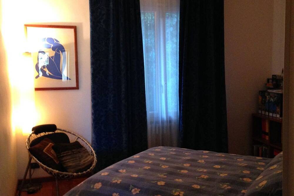 Family friendly Villa with private garden, 30 min walk to city centre in Siena, Siena Province