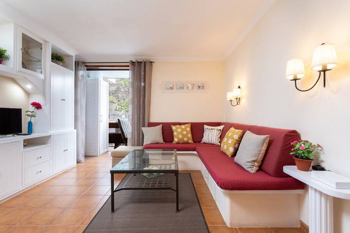 Entire apartment, Frontline apartment with sea view and free Wifi in San Marcos, North Tenerife