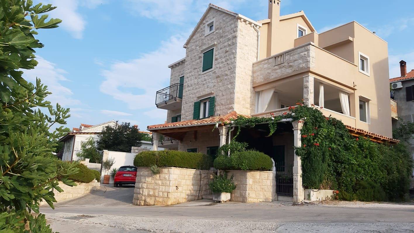 Ganze Wohnung, 1-Zimmer-Ferienwohnung mit Terrasse und Meerblick Postira, Brac A-2913-c in Postira, Brac