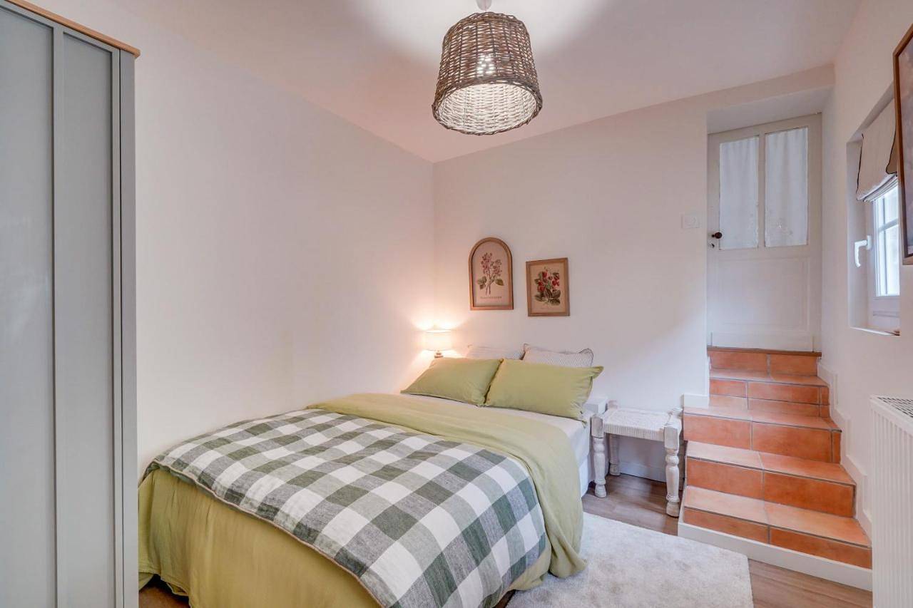 Three-Bedroom House in Saint-Estèphe, Région de Lesparre-Médoc