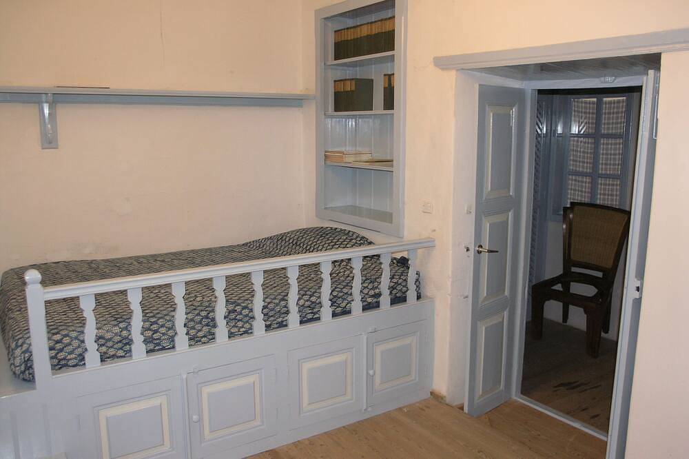 Traditional House with Garden in Historic Town by Jj Hospitality- in Patmos Ciudad, Archipiélago del Dodecaneso