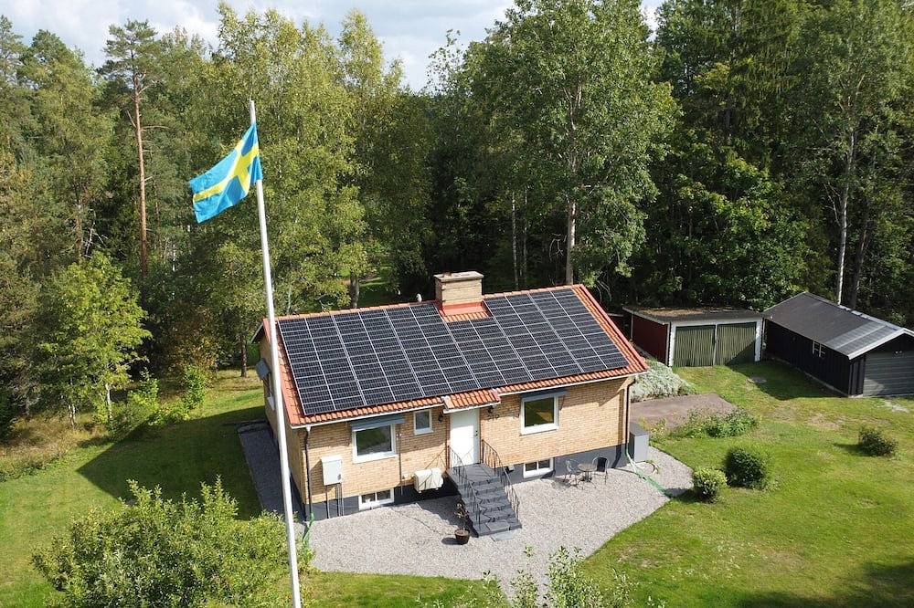 Villa Orreforshult – Ferienhaus mit eigenem Weiher & Kamin bei Orrefors in Orrefors, Nybro und Umgebung