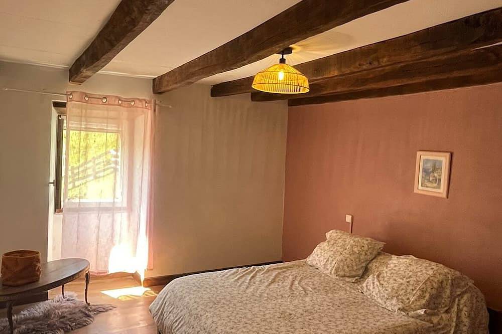 Renovated Basque house in the middle of meadows in Urepel, Region de Bayona
