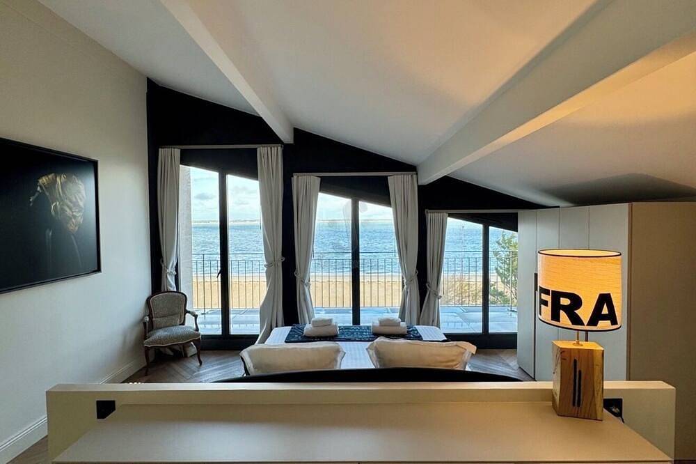 Exceptionnelle villa en front de mer, accès privé plage, piscine, piano in Arcachon, Région d'Arcachon