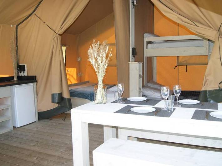 Camping des Tourbières - Tente en toile et en bois 5 personnes - Tente Wood (Sans Sanitaires) in Vendoire, Périgord Vert