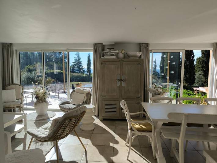 Location de vacances pour 7 personnes, avec terrasse ainsi que vue et piscine à Ceyreste - 3