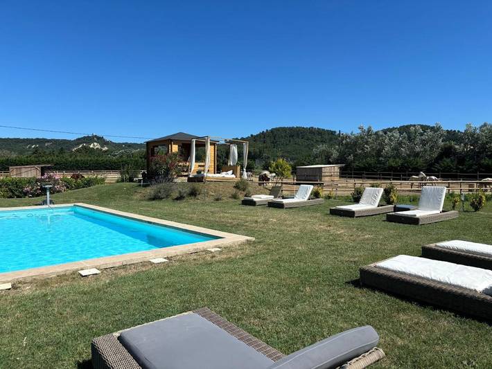 Gîte pour 2 personnes, avec piscine ainsi que jacuzzi et jardin à Clansayes - 3