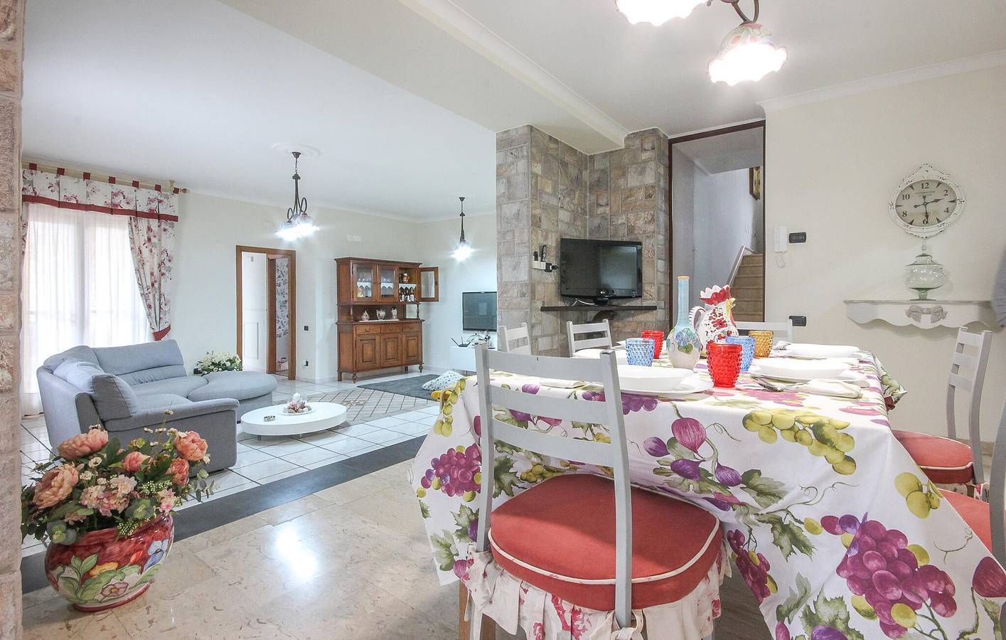 Ganze Ferienwohnung, Gemütliche Gartenwohnung in der Nähe von Angri Town & River in Angri, Tyrrhenische Küste Kampanien