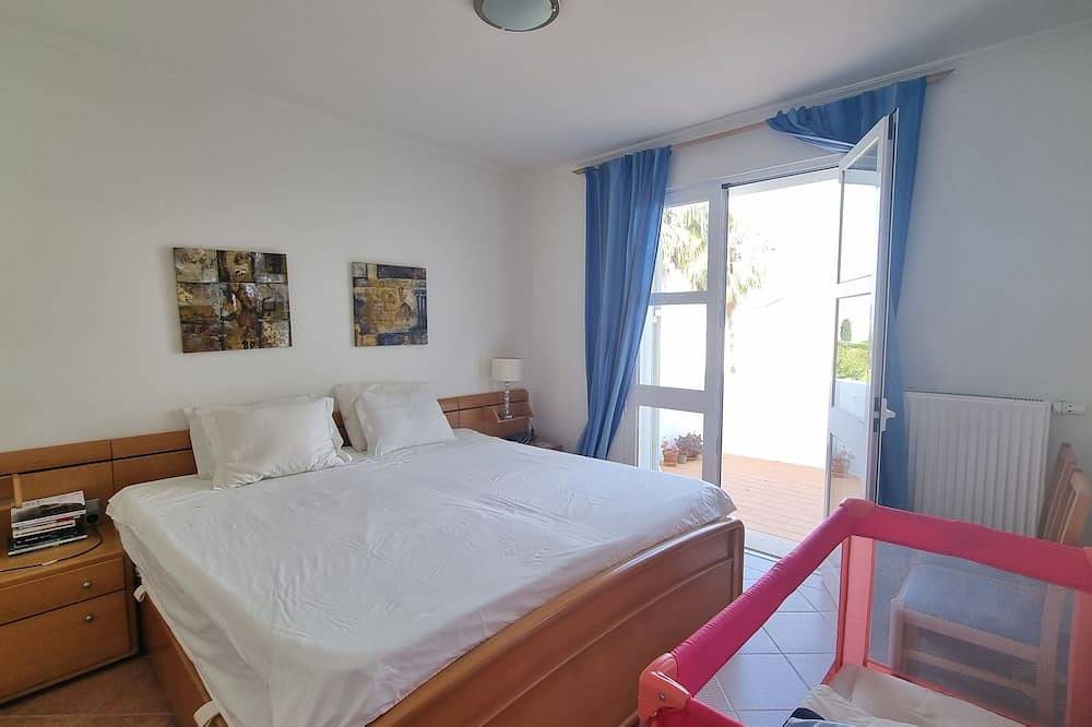 Ganze Wohnung, Strand 300 m entfernt! Familienapartment mit Meerblick und Pool! in Guia, Faro Distrikt
