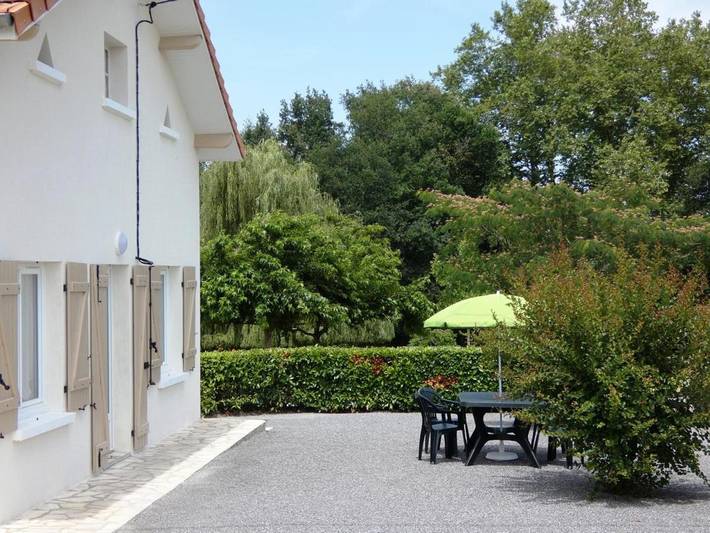 Location de vacances pour 5 personnes, avec jardin à Angoumé