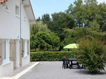 Location de vacances pour 5 personnes, avec jardin à Angoumé