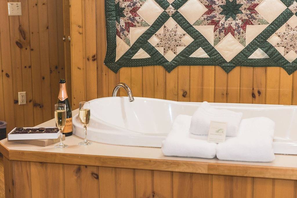 Deerfield Honeymoon Cottage am Autumn Ridge in Natural Bridge