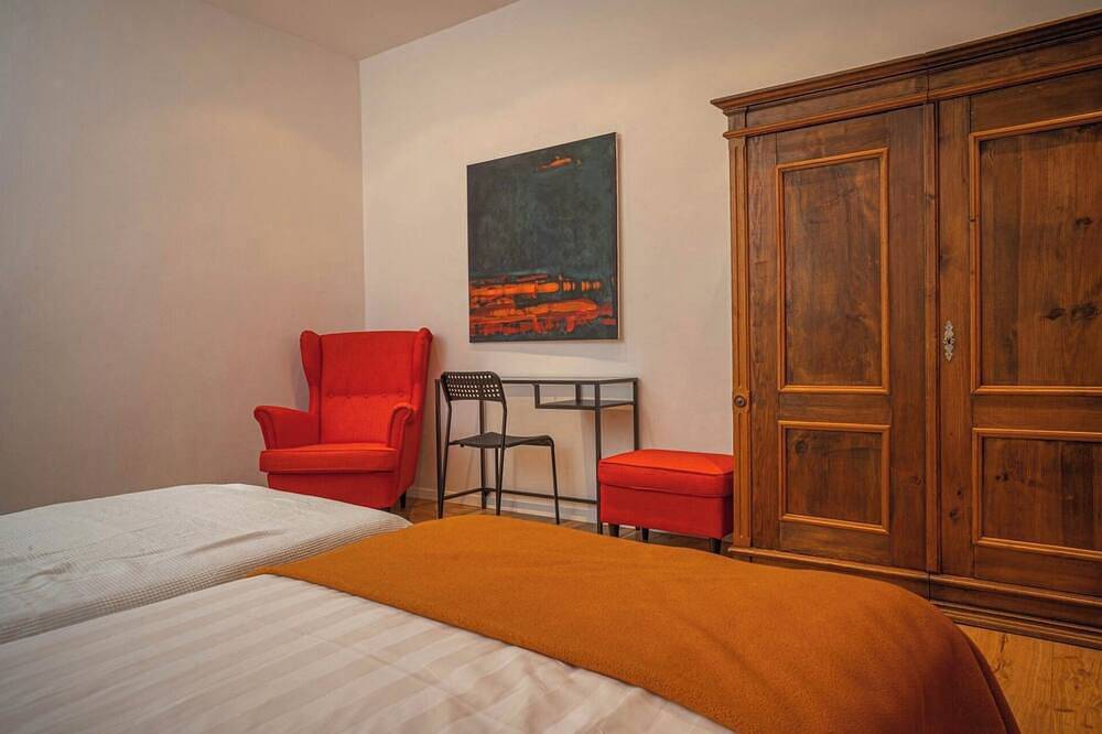 Apartamento entero, Spacious apartment with balcony in the heart of the historic old town in Núremberg, Franconia