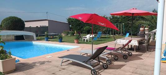 Gîte pour 6 personnes, avec piscine et terrasse à Anneyron