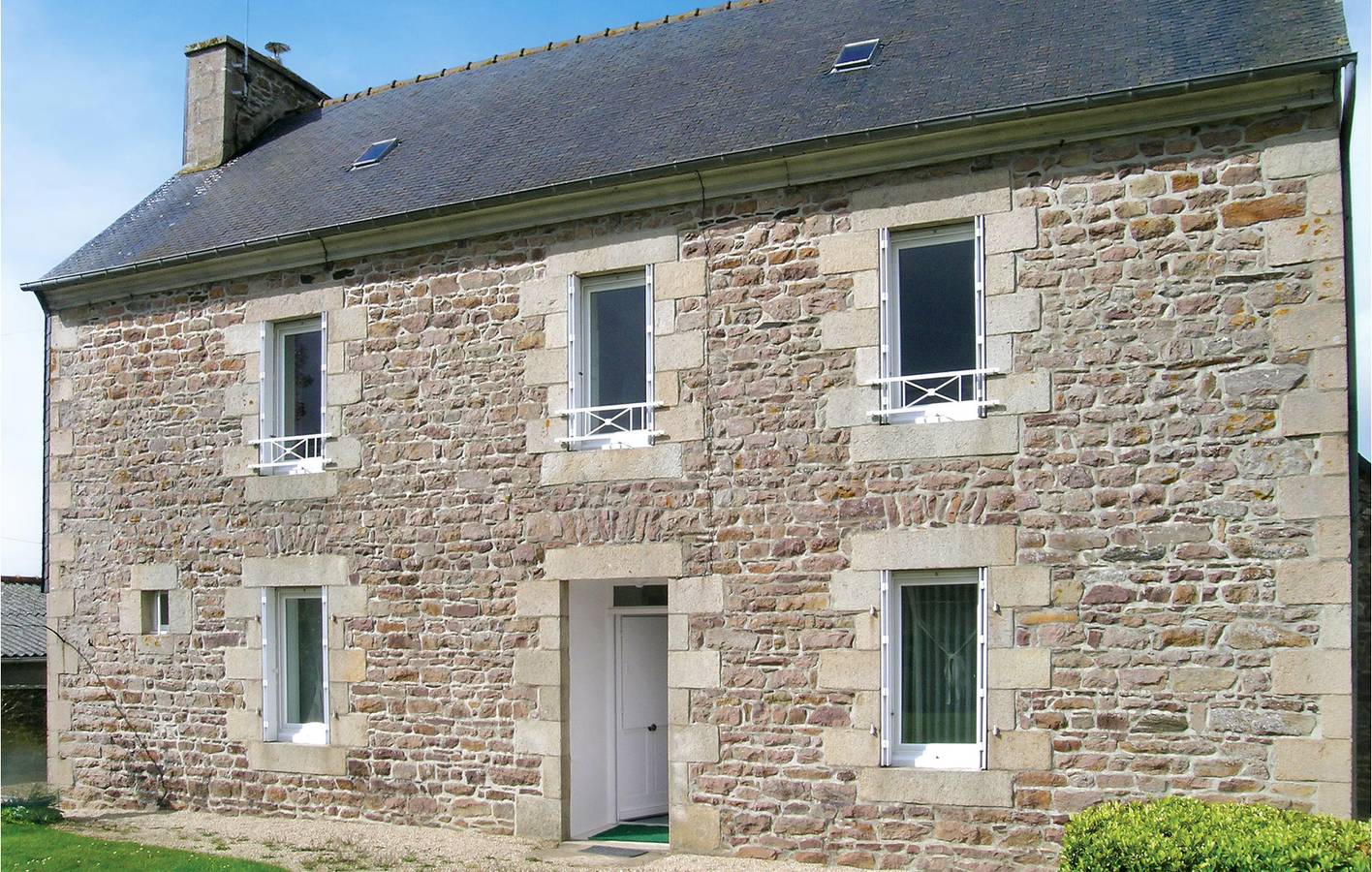 Apt au bord de la rivière avec WiFi et parking -1,5km du Trieux in Quemper-Guézennec, Région de Guingamp