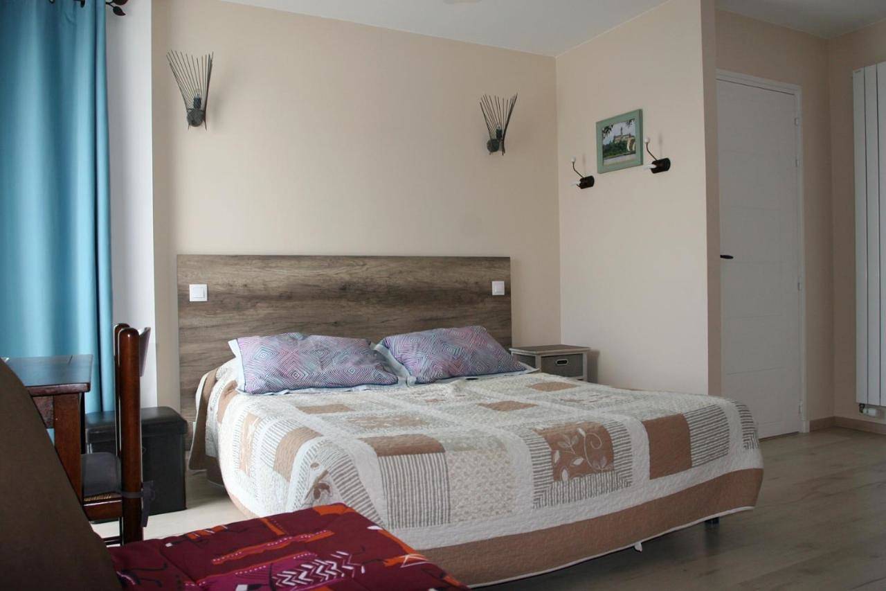 King Room with Balcony in Saint-Florent-le-Vieil, Région de Cholet