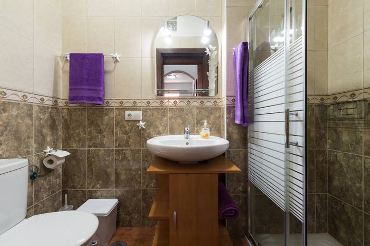 Private Solarium - 2Br House Near the Airport in Vecindario, Santa Lucía de Tirajana